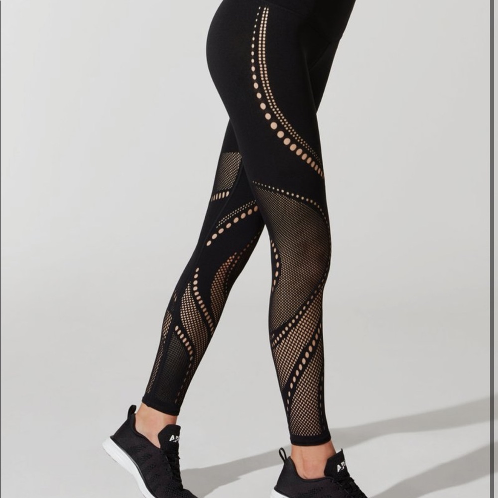 LULULEMON X BARRYS REVEAL